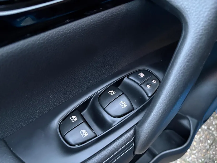 Nissan QASHQAI 1.3 DIG-T N-Connecta | Trekhaak | Navigatie | Camera | Stoelverwarming | Apple Carplay/Android Auto |  Lichtmetalen Velgen |