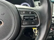 Kia Niro 1.6 GDi Hybrid DynamicLine | Trekhaak Vast + 13-Polige Stekker | All-Seasonbanden | Apple Carplay / Android Auto | Navigatiesysteem | Parkeersensoren + Camera Achter | Cruise Control | Rijstrooksensor + Correctie