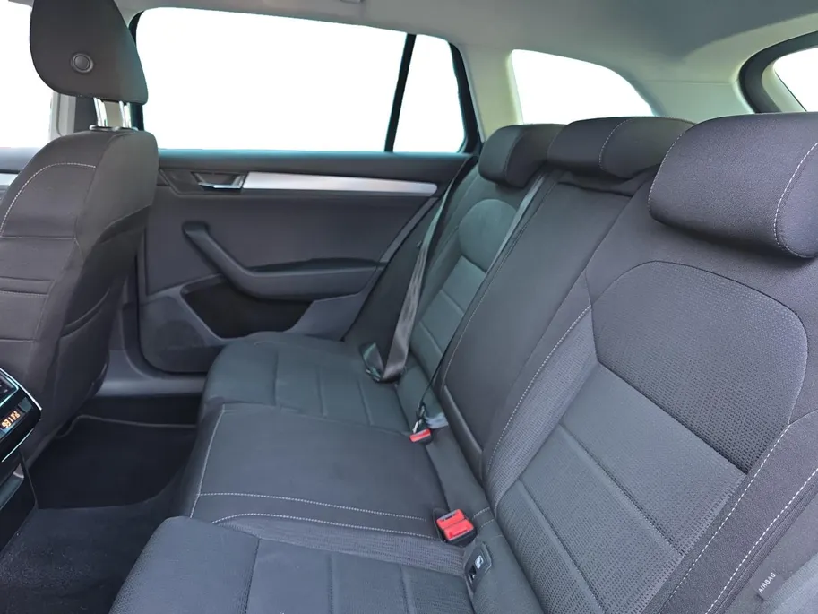 Škoda Superb Combi 1.4 TSI ACT Ambition Business | Trekhaak | Achteruitrijcamera | Navigatie | Cruise/Climate control | 12 maanden garantie!|