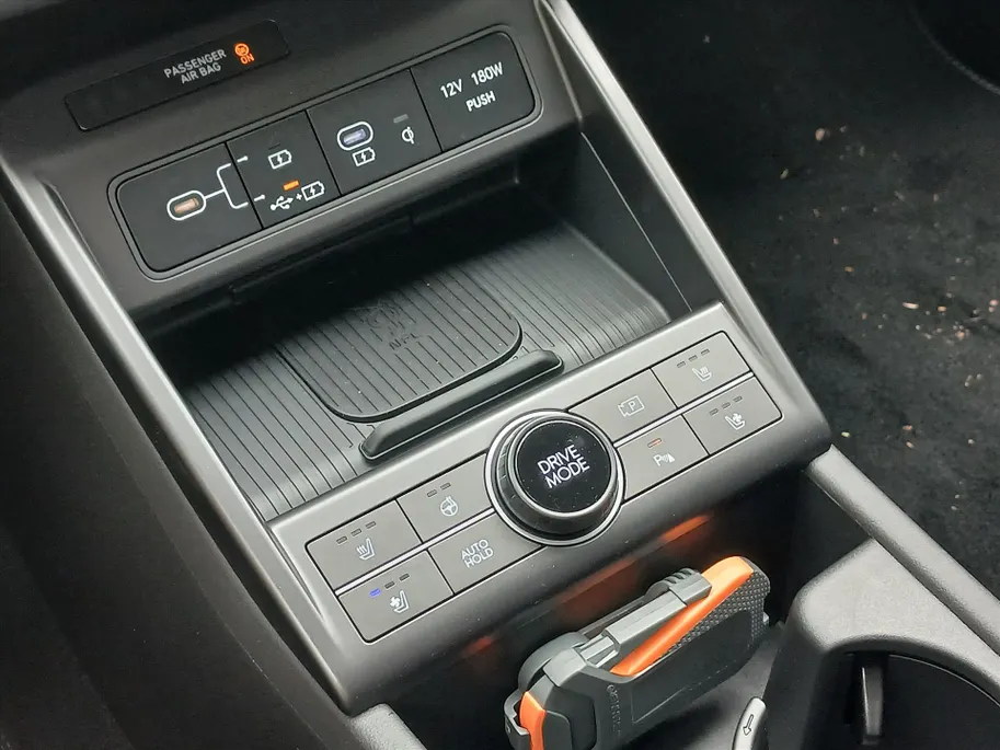 Hyundai Kona 1.6 GDI HEV 138pk DCT Premium / DIRECT LEVERBAAR! / Demonstratieauto /