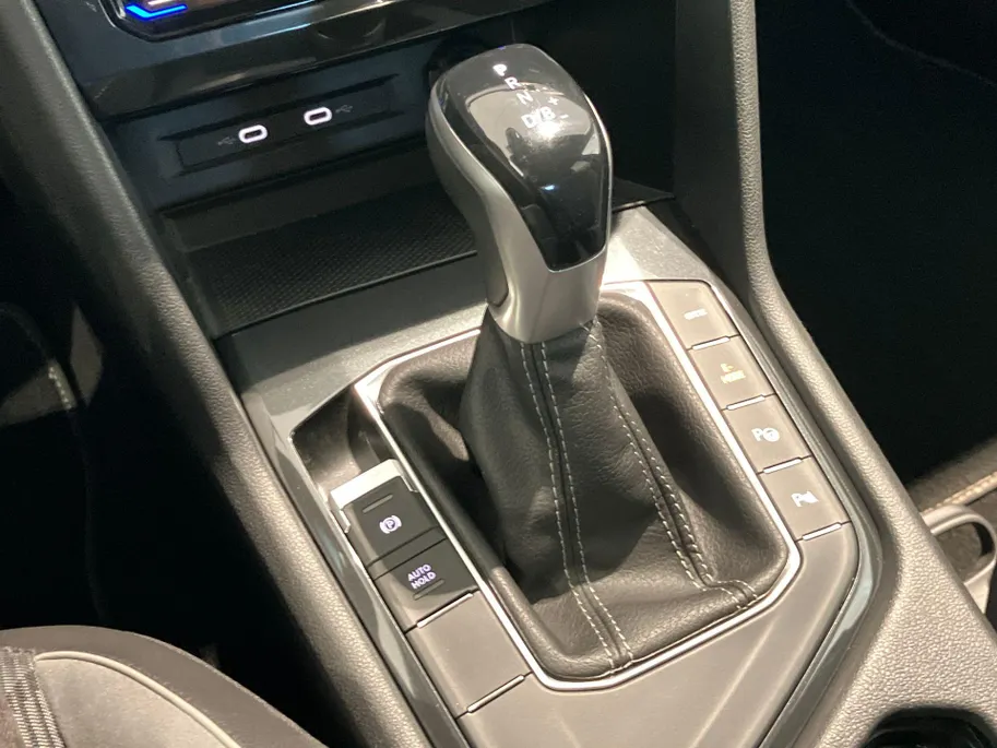 Volkswagen Tiguan 1.4TSIeHybrid 180kW/245PK R-Line Black Style · Dodehoeksensoren ·  Navigatie · Parkeersensoren · Apple/Android Car Play ·
