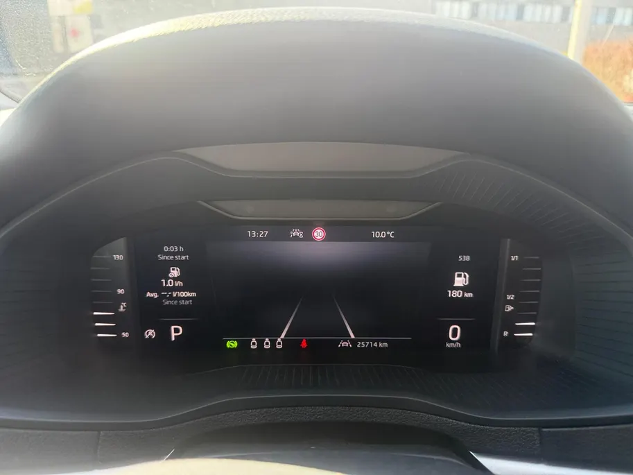 Škoda Karoq 1.5 TSI ACT Business Edition | Automaat | Apple Carplay/Android Auto | Parkeersensoren V+A | Climate Control | Cruise Control | DAB | Stuurbediening
