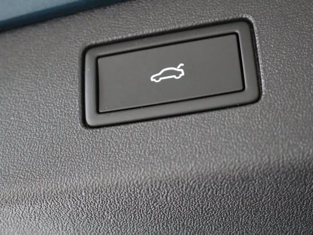 Volkswagen Tiguan 1.5 eHybrid Life Energy Navigatie | Trekhaak | 18' Velgen | 360 Camera | Stoelverwarming