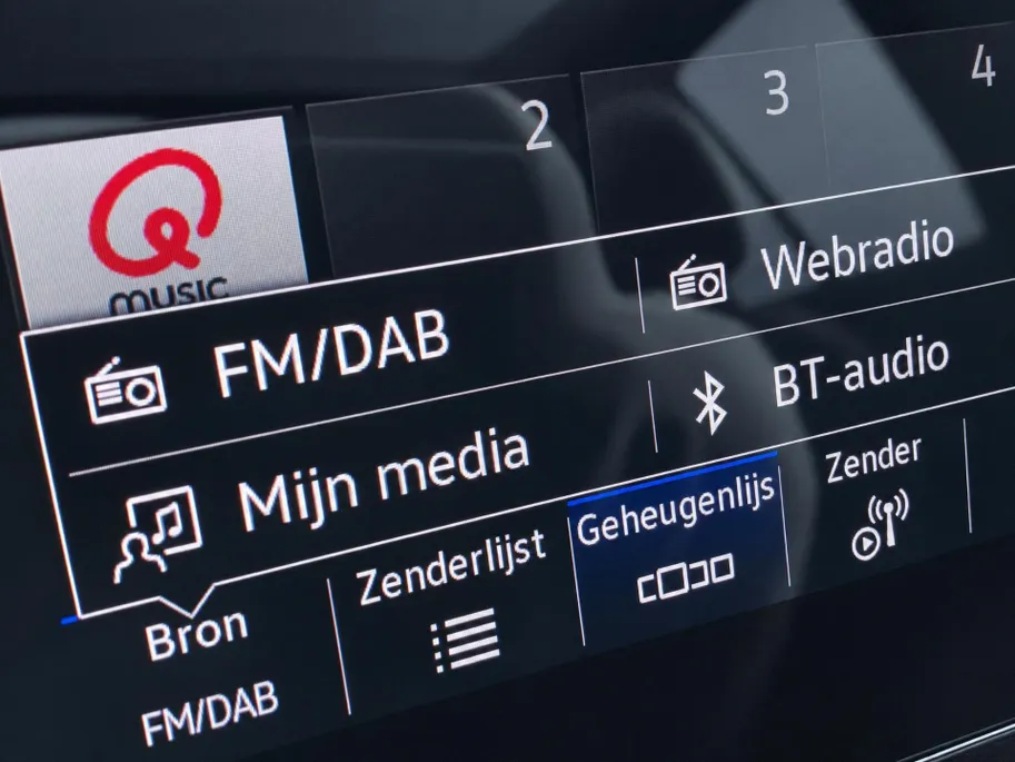 Volkswagen T-Roc 1.5TSI/150PK R-Line Black Style · Panoramadak · Camera + Parkeersensoren · Keyless · Apple/Android Car Play · Stoelverwarming · Garantie t/m 20-08-2027