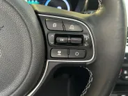 Kia e-Niro ExecutiveLine 64 kWh | Warmtepomp | Trekhaak Afneembaar + 13-Polige Stekker | Elektrisch verstelbare Voorstoelen | Bestuurdersstoel + Geheugen | Elektrisch Bedienbaar Schuif / Kanteldak | Stoelverwarming + Stoelkoeling | Stuurverwarming | JBL Geluidsinsta