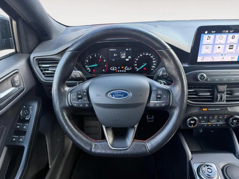 Ford Focus Wagon 1.0 EcoBoost ST-Line Automaat | Nieuwe Distributie | Winterpack | Achteruitrijcamera | Apple carplay/Android auto | Climate Control | Cruise Control | 12 maanden Garantie! |