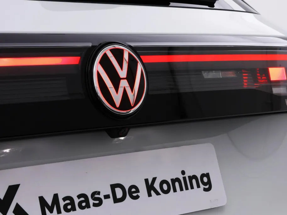 Volkswagen Tiguan R-Line 1.5 eHybrid 204 PK 6 versn. DSG · Voorstoelen verwarmbaar · Sfeerverlichting · All-season banden
