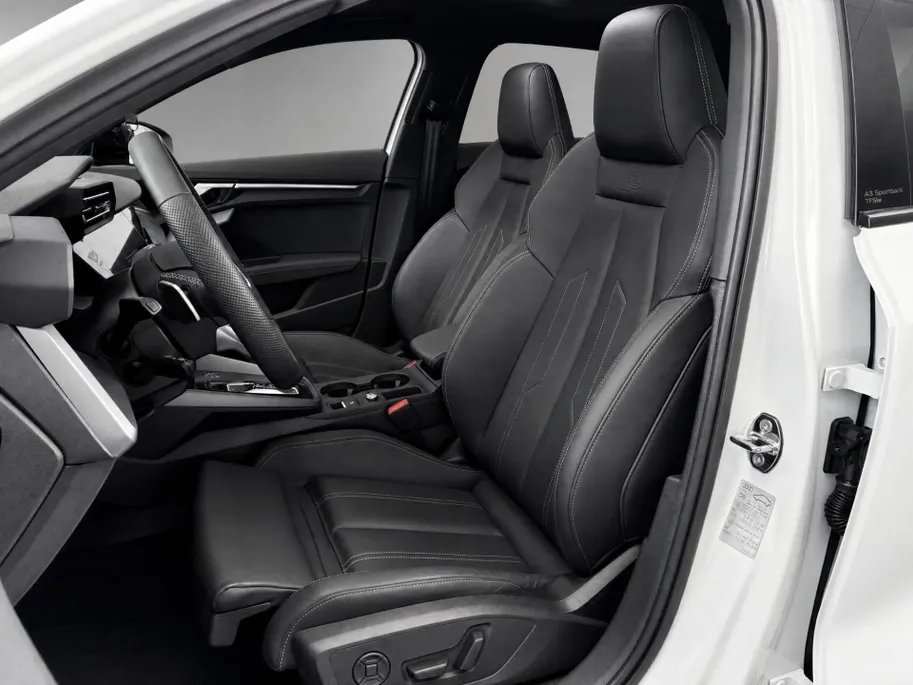 Audi A3 Sportback 45 TFSIe 272pk S-Tronic S Edition Competition · SOH 100% · Panoramadak · Camera · Lederen Bekleding · Elek. Stoel Bestuurder · Elek. Achterklep · Dodehoeksensor · Garantie t/m 24-06-2030 of 100.000km