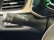 Renault Captur 90PK TCe Intens | Navi | Camera | Climate Control | Parkeersensoren | Apple CarPlay/Android Auto | Licht & Regen Sensor | Full LED | Lichtmetalen Velgen | Armsteun |