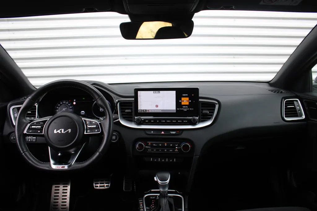 Kia ProCeed 1.5 T-GDi DCT7 GT-Line | BTW Auto | Automaat | Trekhaak | Verwarmde sportstoelen | Camera | Dodehoek detectie | Telefoonlader | LED |