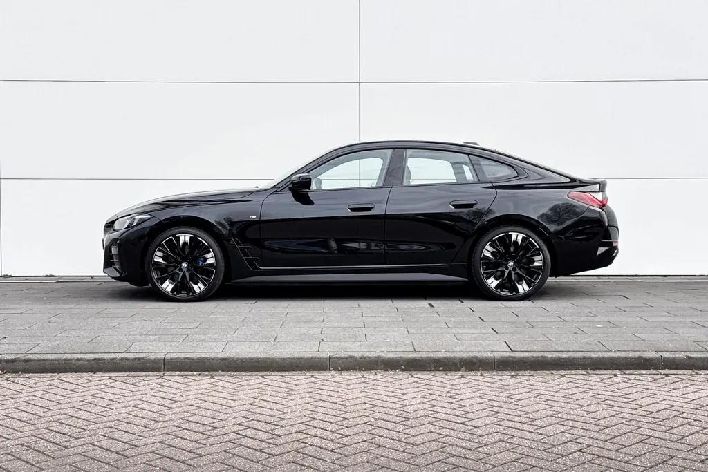 BMW i4 eDrive35 70 kWh