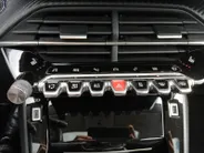 Peugeot 208 1.2 PureTech Allure | Climate | Cruise | Panodak | Parkeersensoren | navigatie | LM Velgen | Stoelverwarming |