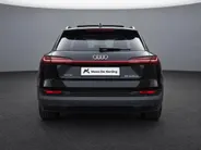 Audi e-tron 55 quattro edition 95 kWh 408pk · Panoramadak · 360 Camera · Afneembare Trekhaak · Lederen Bekleding · Elek. Stoelen + Geheugen Bestuurder ·