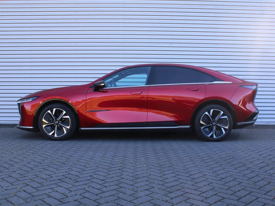 Mazda 6 6e Takumi Plus 68.8 kWh | Actieradius tot 479 km (WLTP) | Hoge Korting! | Bruin Nappa leder | 18% bijtelling |