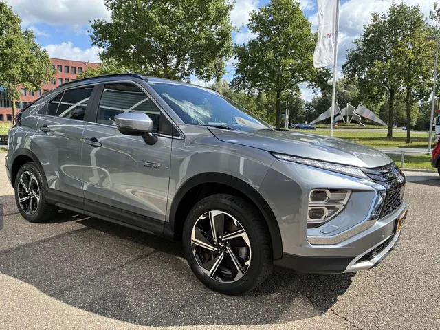 Mitsubishi Eclipse Cross 2.4i PHEV Intense+ | Trekhaak | Navigatie