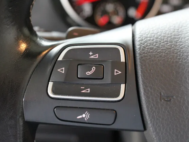 Volkswagen Golf Cabriolet 1.4 TSI Automaat Navigatie | PDC | 17' Velgen | Cruise Control | Stoelverwarming
