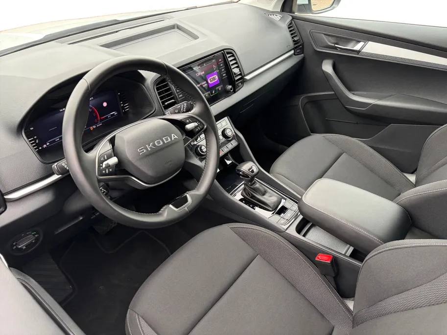 Škoda Karoq 1.5 TSI ACT Business Edition *Automaat*Navi via Carplay*Camera*Parkeersensoren*Climate Control*Keyless*Cruise Control*LM.Velgen*Zeer nette auto!