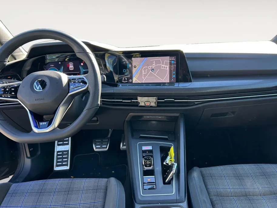 Volkswagen Golf 1.4 eHybrid GTE Zeer mooie uitvoering! NU RIJKLAARPRIJS incl. 12 Maanden garantie! Premiumpakket GRATIS!