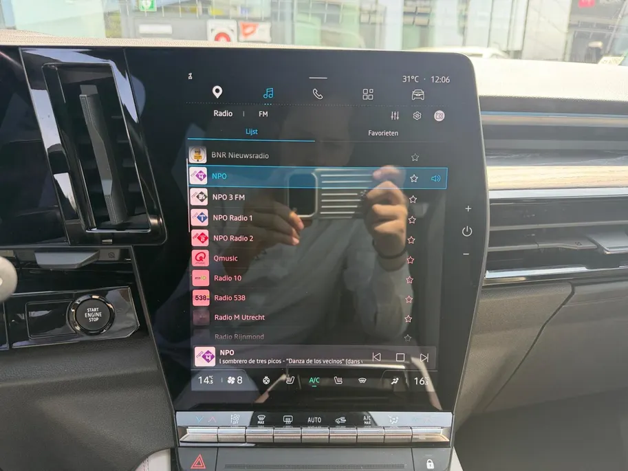 Renault Espace E-Tech full hybrid 200 iconic 7p. | Lederen Bekleding | Automatische Kofferbak | 360 Camera | Stoel & Stuurverwarming | Cruise & Climate Control | 12 Maanden BOVAG Garantie