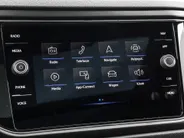 Volkswagen T-Roc 1.5 TSI 150pk Sport Business R · Panoramadak · Camera · Standkachel · Stoelverwarming · Navigatie · 19' Velgen · Elek. Inklapbare Spiegels ·