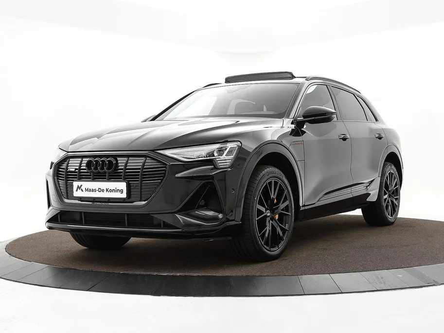 Audi e-tron 55 quattro S edition 95 kWh 408pk SOH 95,1 % · Panoramadak · Camera · Luchtvering · Elek. Stoelen + Geheugen · Afneembare Trekhaak · Matrix LED · Keyless ·