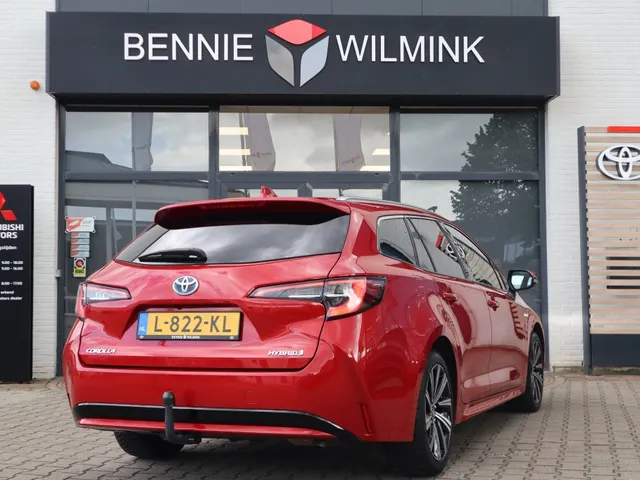 Toyota Corolla Touring Sports 1.8 Hybrid Dynamic Trekhaak | All Seasons | Carplay | Stoelverwarming
