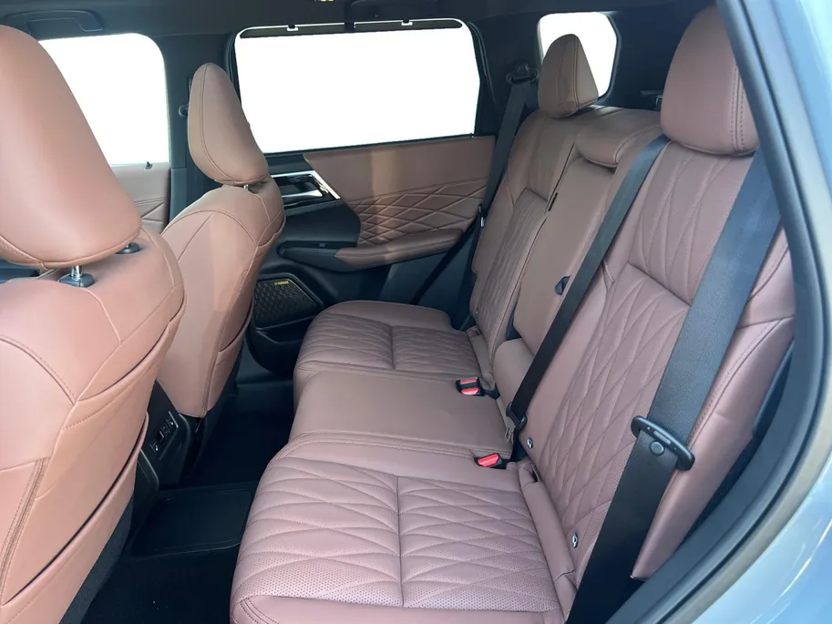 Mitsubishi Outlander 2.4 PHEV Instyle+ € 5.000 euro korting eigen voorraad| 8 jaar garantie| Snel leverbaar | Totaalprijs op is op.m26