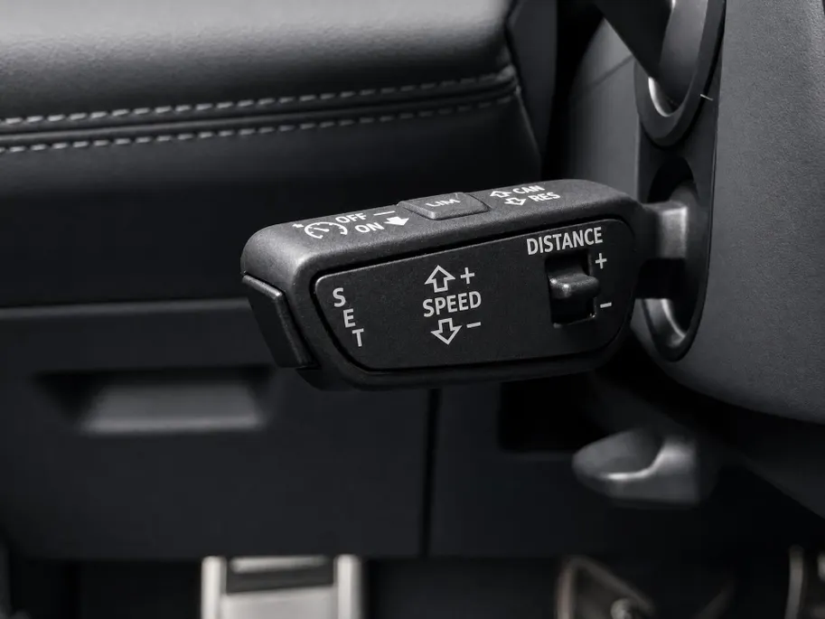 Audi Q6 e-tron Advanced quattro 100 kWh 388PK · Panoramadak · Leder · Trekhaak · 360°Camera · Garantie t/m 25-10-2030 of 100000km.