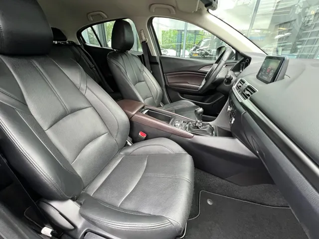Mazda 3 2.0 SkyActiv-G 120 GT-M | LEDER | CAMERA | BOSE AUDIO | NAVIGATIE | NED AUTO | DEALER ONDERHOUDEN | STOEL + STUURVERWARMING | ACC |