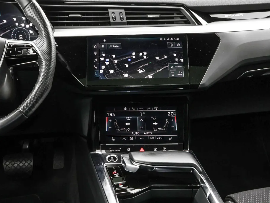 Audi e-tron 55 408pk Quattro S edition 95 kWh · SOH 95,6% · Panoramadak · 360 Camera · B&O Audio · Stoelverwarming · Luchtvering · 21'' Inch ·