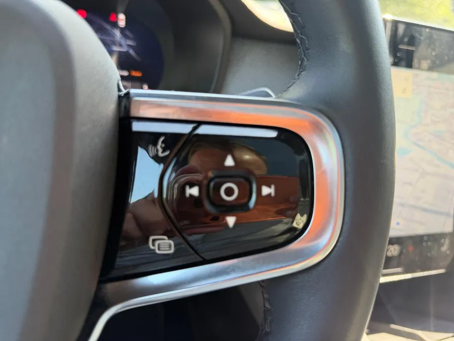 Polestar 2 Long Range Dual Motor Performance Plus 82 kWh 90 % SOH! Uniek 469PK | Gele gordels + klauwen | Full leather | Glassroof | Stoelverwarming + verkoeling |