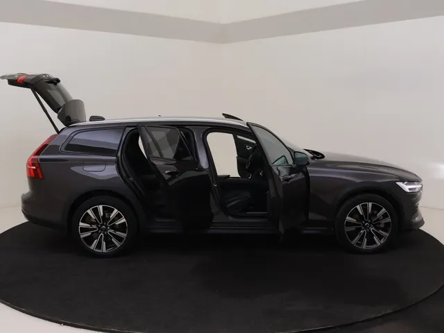 Volvo V60 Cross Country 2.0 B5 AWD Plus Bright | 360° camera | Harman/Kardon
