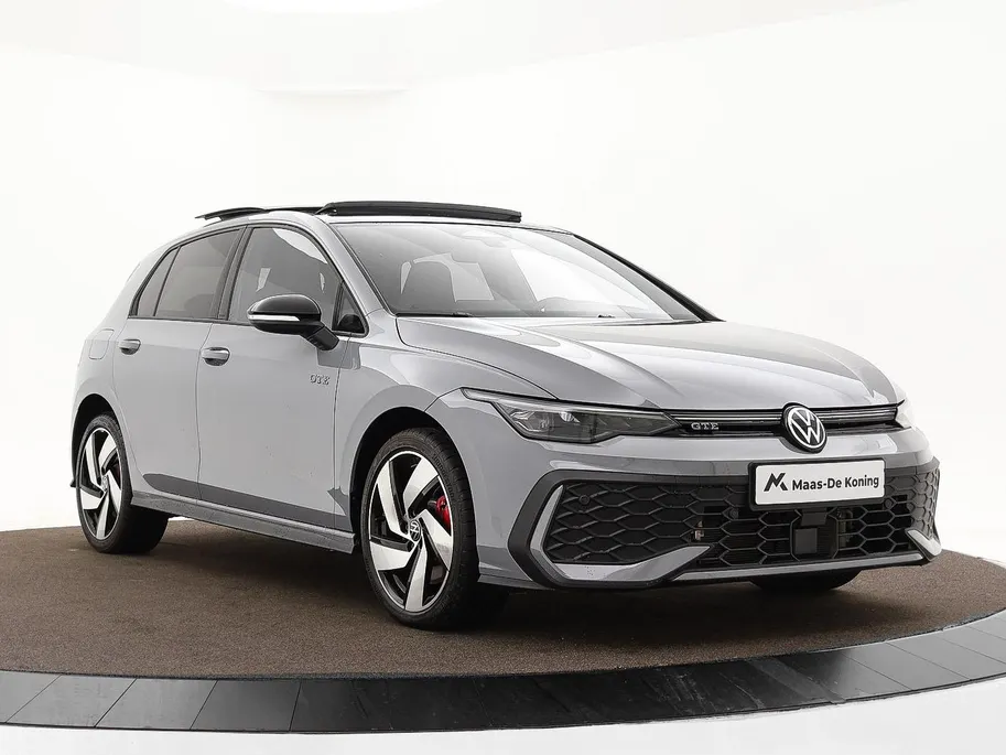 Volkswagen Golf 1.5 eHybrid 272pk DSG GTE · Panoramadak · Camera · Matrix LED · Stuur- & Stoelverwarming · Head-Up Display · Garantie t/m 09-09-2030 of 100.000km