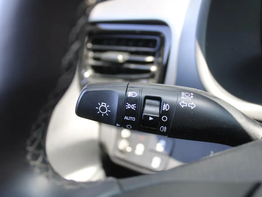 Kia Stonic 1.0 T-GDi MHEV DynamicPlusLine | Stuur-/stoelverwarming | Camera | Cruise adapt. | Clima | LED | Navi | 16' LM | Automaat |