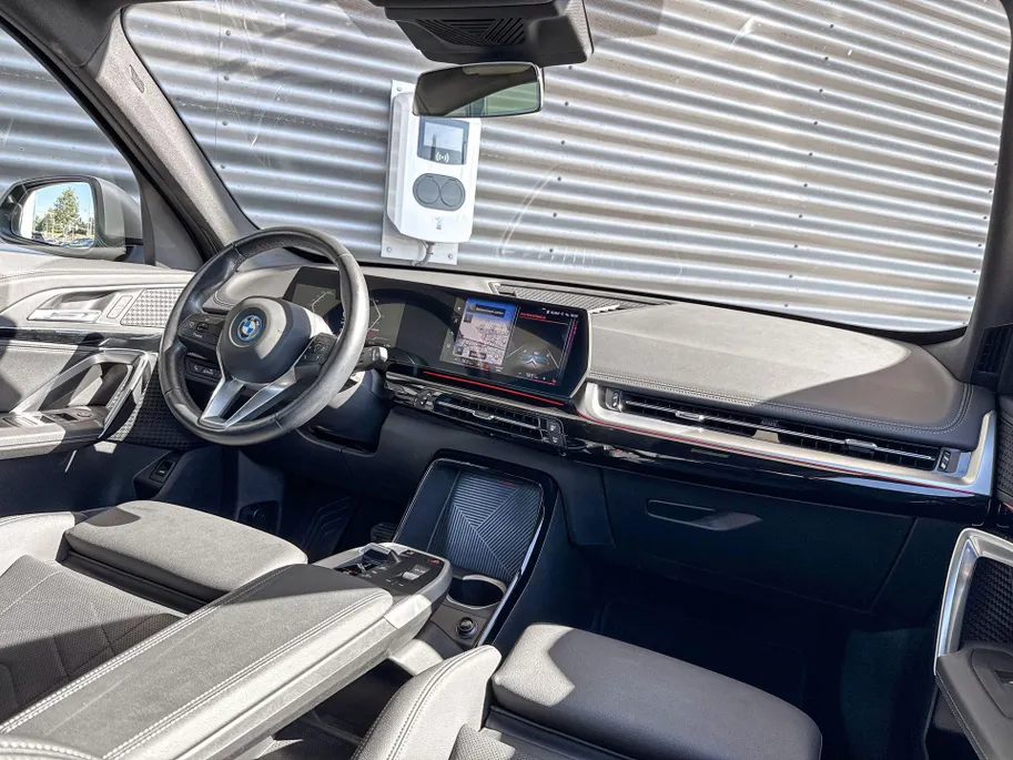 BMW iX1 xDrive30 Launch Edition 67 kWh