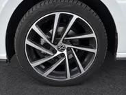 Volkswagen Polo 1.0TSI/95PK R-Line-Edition · Panoramadak · Camera + Parkeersensoren · Apple/Android Car Play · Stoelverwarming · Apple/Android Car Play · Clima · Info Active Display ·