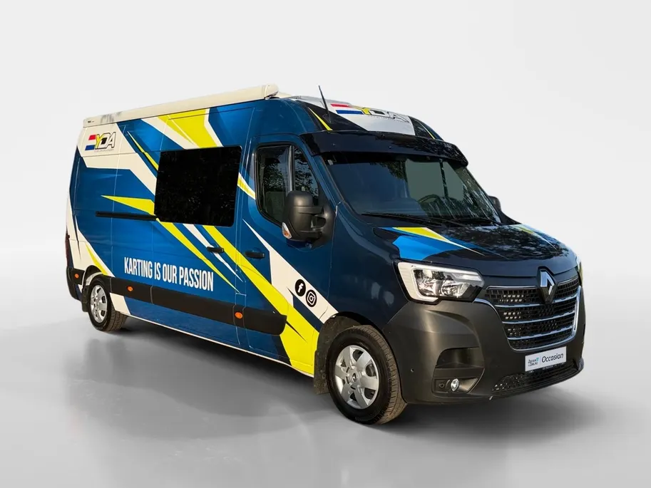Renault Master T35 2.3 dCi 135 L3H2 Work Edition | Camper Edition | Motorsport Edition | Thule Omnistor Luifel | Airco in Leefruimte | TV | Koelkast | Magnetron | Volledig Bed | 2 Lederen Stoelen | DAB | LED Verlichting Leefruimte |