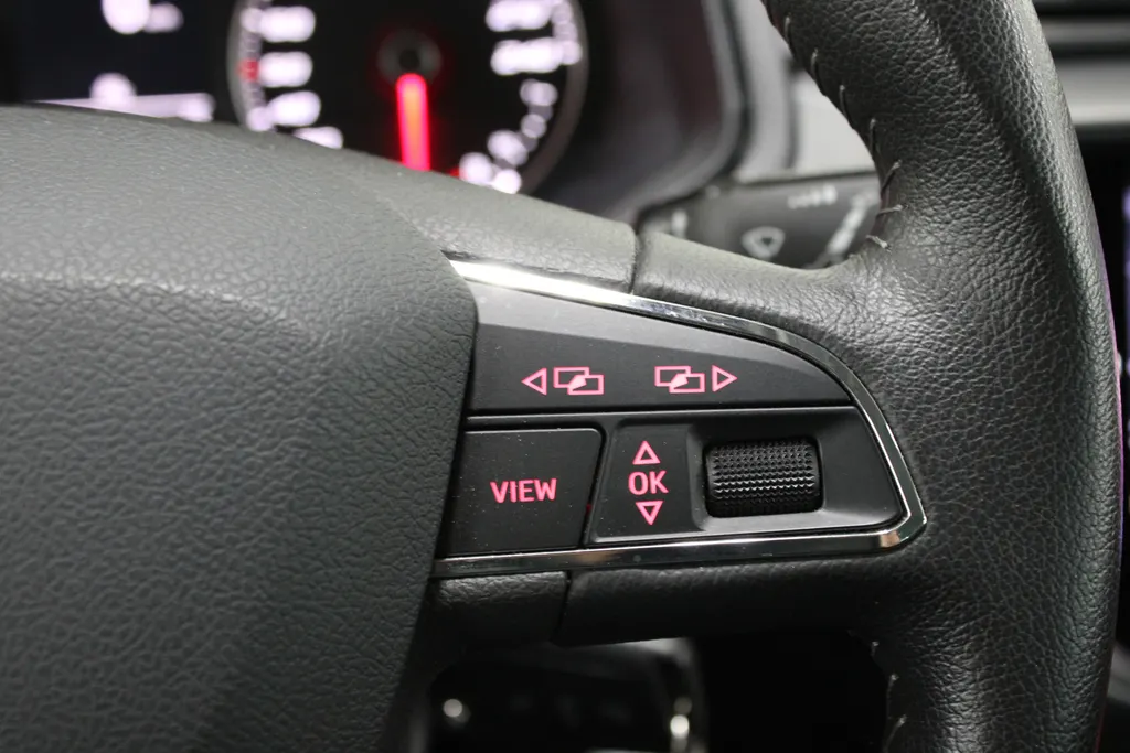 SEAT Ibiza 1.0 TSI Style Business Intense / Navigatie / Camera / Trekhaak /