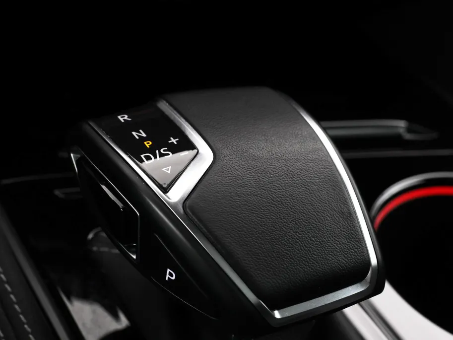 Volkswagen Touareg 3.0 TSi 462pk DSG eHybrid 4MOTION R · SOH 96.9% · Panoramadak · 360 Camera · Luchtvering · Wegklapbare Trekhaak · Stoelventilatie · Elek. Voorstoelen · 21'' Inch ·