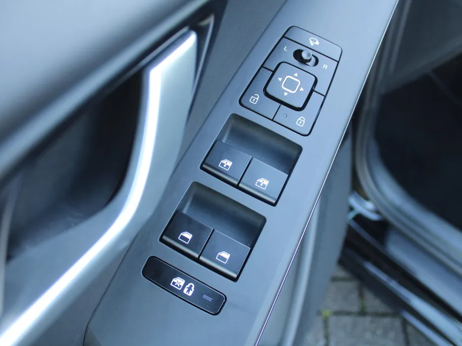 Kia Niro 1.6 GDi Hybrid DynamicPlusLine | Schuif-/kanteldak | Stuur-/stoelverwarming | Cruise adapt. | Camera | HUD | LED | Clima | 16' LM | Navi |