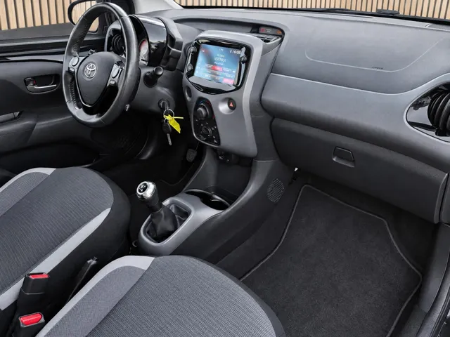 Toyota Aygo 1.0 VVT-i x-play | Camera | Carplay