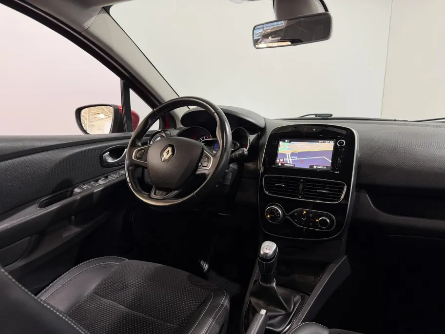 Renault Clio 90PK TCe Intens | 1e eigenaar | Camera | Parkeersensoren | Climate Control | Lichtmetalen Velgen | Full LED | Half Leder | Bluetooth |