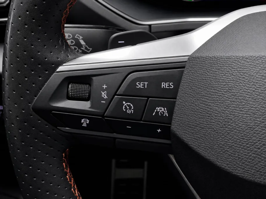 SEAT Tarraco 1.4TSIe-Hybrid 180kW/245PK PHEV FR · Panoramdak · Trekhaak · 360°Camera + Parkeersensoren · Stoelverwarming · Apple/Android Car Play ·