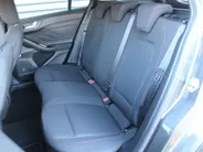 Ford Focus Wagon 1.0 EcoBoost ST Line Business | Stuur-/stoel-/voorruitverwarming | Camera | Clima | Draadloze telefoonlader | 17' LM | Navi |