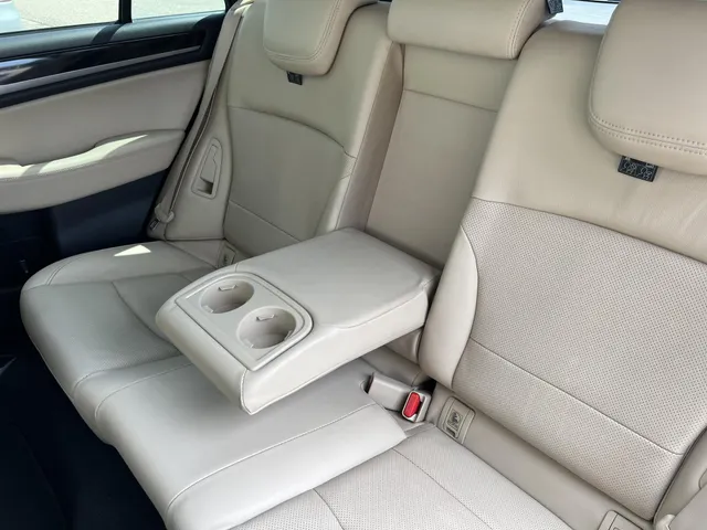 Subaru Outback 2.5i Premium Automaat | All Season Banden | Trekhaak | Elek. Schuif/Kantel Dak | Crème Witte Lederen Bekleding