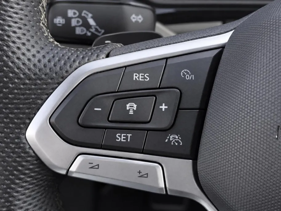 Volkswagen T-Roc 1.5TSI/150PK R-Line Black Style · Panoramadak · Camera + Parkeersensoren · Keyless · Apple/Android Car Play · Stoelverwarming · Garantie t/m 20-08-2027