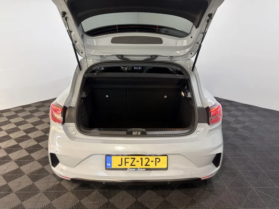 Renault Clio 145PK E-Tech Full Hybrid Techno Automaat | 1e eigenaar | Camera | Parkeersensoren | Climate Control | Apple CarPlay/Android Auto | Cruise Control | Lichtmetalen Velgen | Full LED | Digital Cockpit |