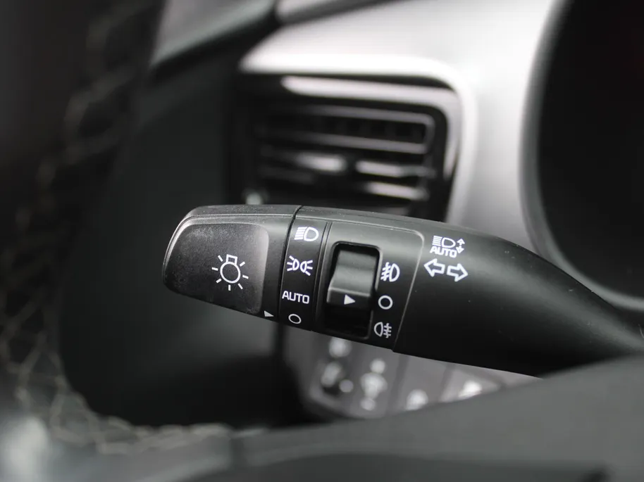 Kia Stonic 1.0 T-GDi MHEV DynamicPlusLine | Trekhaak | 15' LM | Clima | Cruise | Navi | Camera | LED | Keyless | 1e eigenaar |