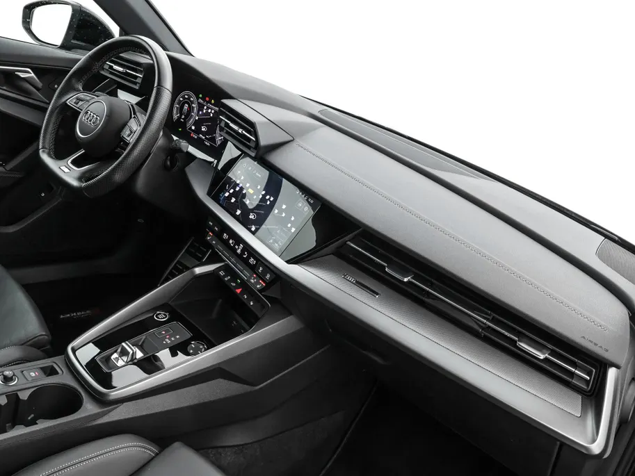 Audi A3 Sportback 40 TFSIe 204pk S-tronic S Edition · Panoramadak · Apple/Android Car Play · Lederen Bekleding · Cruise Control · Navigatie · Stoelverwarming · P-Sensoren · 17'' Inch ·