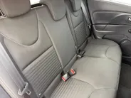 Renault Clio Estate 0.9 TCe Limited | Camera | Parkeersensoren | Bluetooth | Navigatie | All Season Banden | Dealer Onderhouden | 12 Maanden BOVAG Garantie